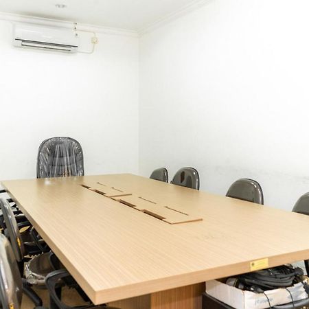 红多兹Plus伊斯兰酒店-近三宝垄爪哇超级市场2号 外观 照片