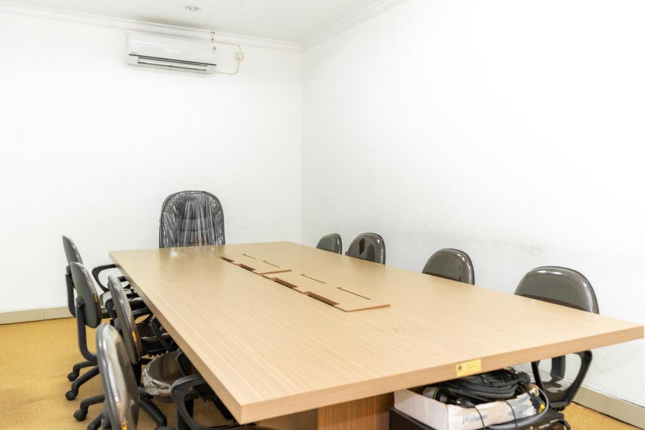 红多兹Plus伊斯兰酒店-近三宝垄爪哇超级市场2号 外观 照片