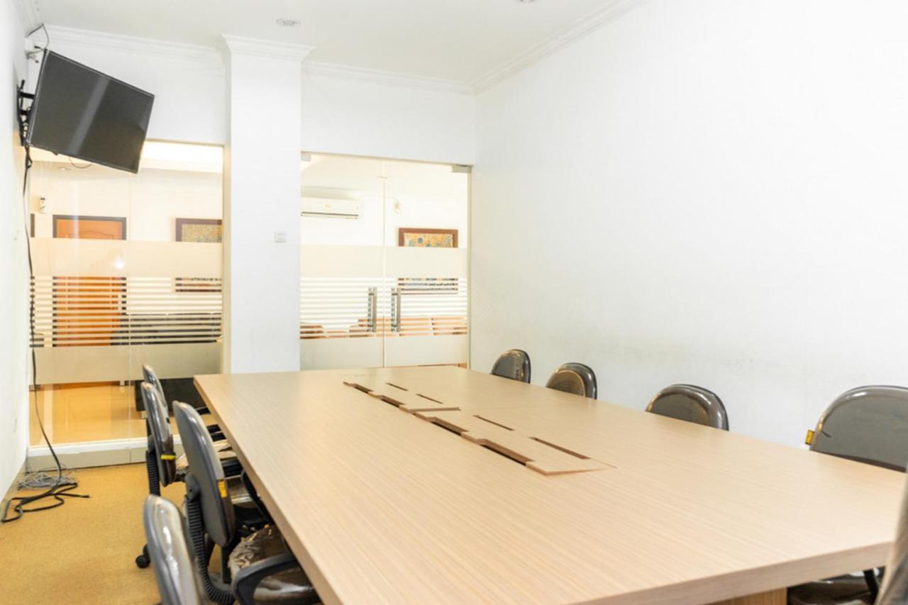 红多兹Plus伊斯兰酒店-近三宝垄爪哇超级市场2号 外观 照片
